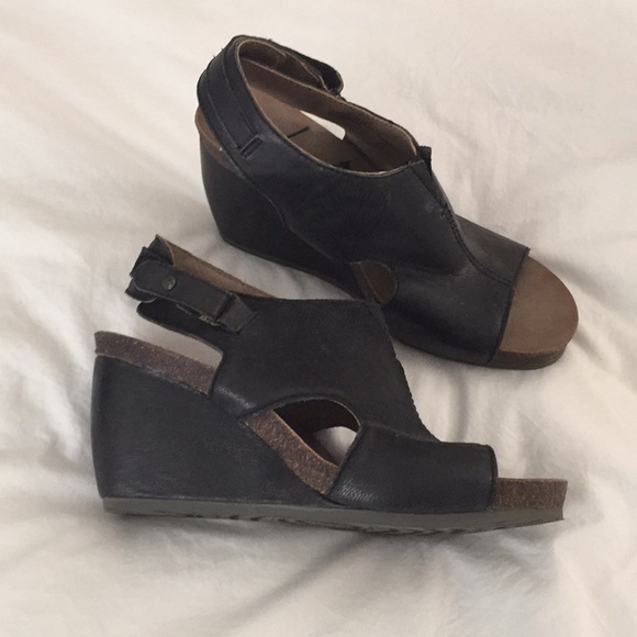 OTBT Shoes - OTBT Black leather wedges